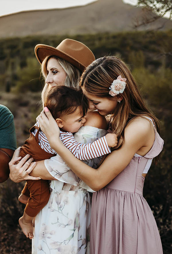 outdoor family photos in scottsdale