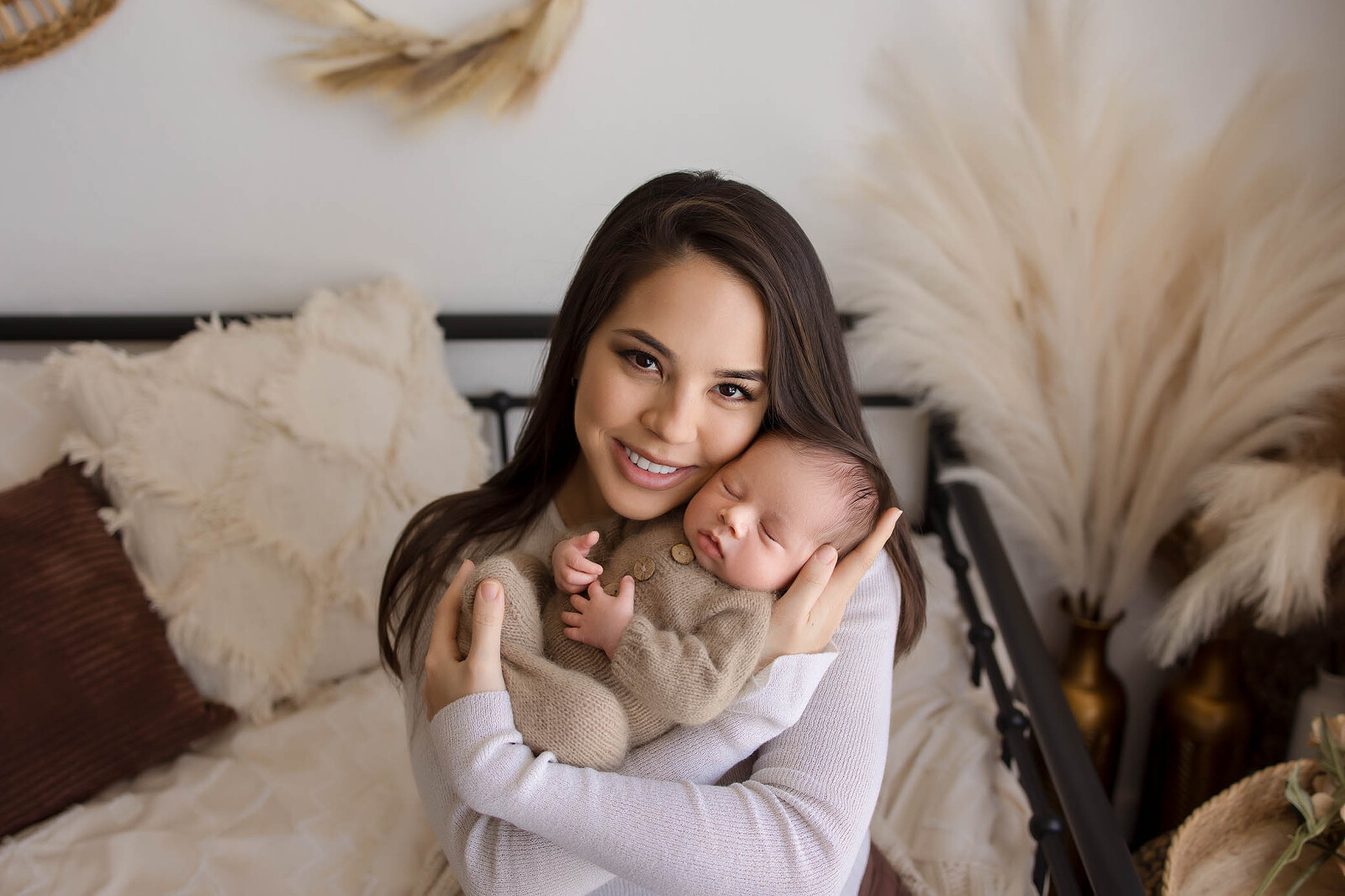 mom with newborn photograph