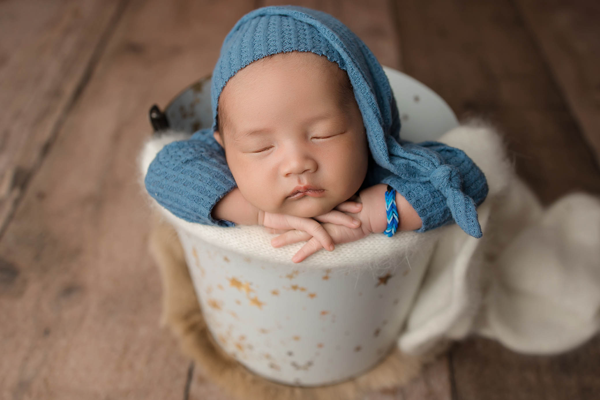 newborn baby in knoxville photography studio